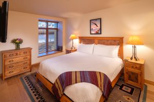 Master-Bedroom-Cavenphoto_med-300x200.jpg