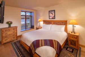 Master-Bedroom-Cavenphoto_med-300x200.jpg